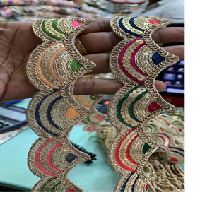 Bordures et lacets brodés sur mesure pour les créateurs de vêtements et les créateurs de vêtements pour enfants, idéal pour la revente dans le design de coupe - Product Image 1