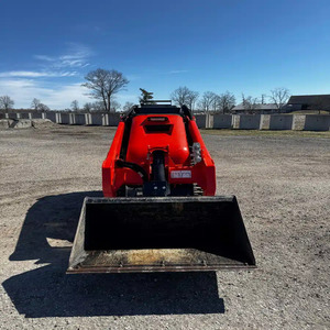 Minicargadora Kubota con Control PLC, Accionamiento por Engranajes, Alta Eficiencia, Diseño Compacto para Jardinería y Construcción - Product Image 1