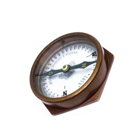 Boussole nautique entièrement fonctionnelle en laiton vieilli logo personnalisé horloge d'anniversaire extérieur gravé à la main métal artisanat polissage UV