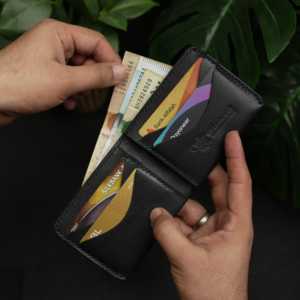 กระเป๋าสตางค์หนังแท้แบบพับสองตอน รุ่นคลาสสิค หมายเลข 81 ทำมือ สีดำโอเชียน หนังวัวแท้ พับเปิดได้ ใช้งานได้ทุกวัน ป้องกันการโจรกรรม สำหรับเก็บเงินสด - Product Image 2