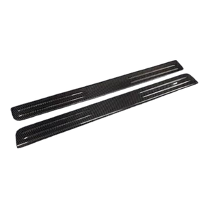 แผ่นกันรอยขอบประตูคาร์บอนไฟเบอร์แห้งคุณภาพสูงสำหรับ Ferrari 296  811468  811482 - Product Image 2