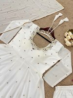 Set Salwar Kameez da Sposa in Seta Banarasi, Taglia Regolare, Vestibilità Perfetta, Multicolore, Collo a O, Tessuto Leggero, Speciale Diwali, Trendy