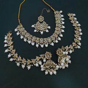 Joyería elegante, función de boda india, piedra CZ tachonada con collar de trabajo de perlas, conjunto de pendientes con cadena para el cabello y conjunto Mangtika - Product Image 3