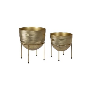 Macetas de flores de color dorado Diseño de acabado de color Decoración interior Maceta de suelo Diseño de sala de estar Macetas de metal - Product Image 1