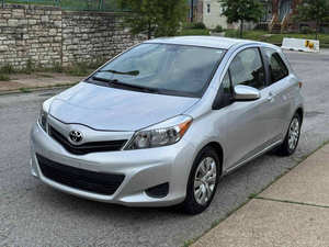 Voiture d'occasion de qualité et abordable, Toyota Yaris 3 portes 2014, conduite à gauche - Product Image 3