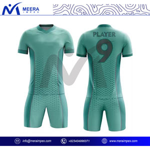 Ensemble maillot et short de football pour hommes de haute qualité Kit de football à sublimation personnalisé Vêtements de travail légers et durables pour l'entraînement - Product Image 4