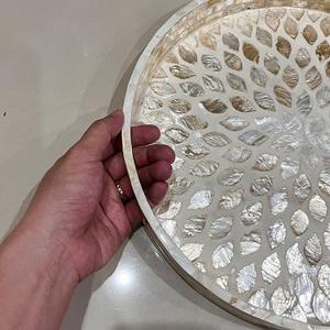 Bandeja de servicio de lujo con incrustaciones de hueso Bandeja redonda para servir alimentos Bandeja con incrustaciones de madreperla y hueso de F S International - Product Image 5