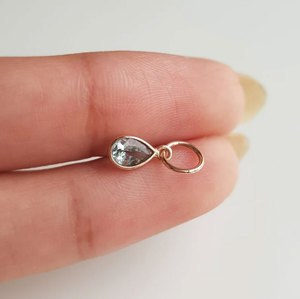 Colgante de Plata de Ley Hecho a Mano con Ópalo para Compromiso o Boda, 8x10mm, Forma de Pera, Engaste de Bisel, Chapado en Rodio, de Lujo - Product Image 3
