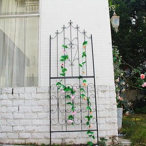 Treillis de jardin noir élégant Décor de cour extérieur attrayant avec des pots de fleurs de vigne de roses et des jardinières Support treillis noir - Product Image 5
