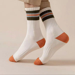 Calcetines Deportivos Premium con Diseño Gráfico, Estilo Urbano, Transpirables, de Algodón, para Uso Diario, Diseño Moderno para Marcas de Moda, Venta al por Mayor y Menor - Product Image 1