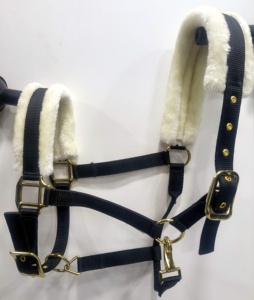 Conçu sur mesure PP matériel anglais selle cheval licou avec rembourrage en fourrure de vison et de l'or matériel de polissage - Product Image 2