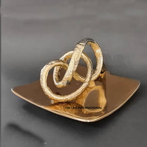 Anneau de serviette en métal haut de gamme argent fini Table à manger de mariage décoré anneau de porte-serviettes de luxe avec motif en relief - Product Image 2