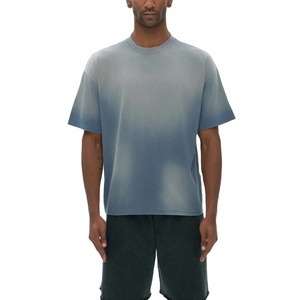 Camiseta unisex lavada con efecto desgastado, de algodón grueso de 305 g/m², con estampado personalizado, estilo streetwear, Snow College. - Product Image 1