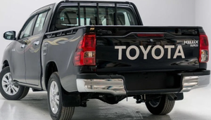 Toyota Hilux HI 2.7L Attitude Black Black Turbo Diesel Limited Boîte de vitesses automatique en parfait état de marche, état super propre - Product Image 5