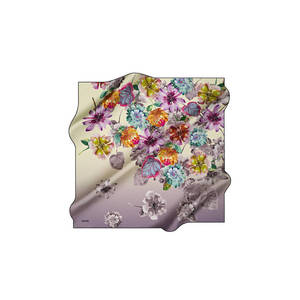 ผ้าพันคอไหมสีเบจลายดอกไม้ทรงสี่เหลี่ยม - Product Image 1