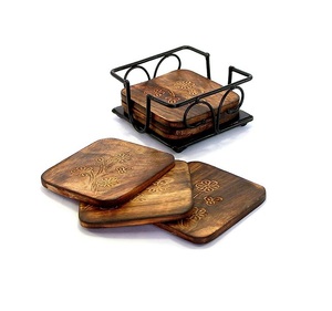 Posavasos de madera hecho a mano de madera antigua pura con diseño extra único y con forma y tamaño personalizados con soporte de metal negro - Product Image 1