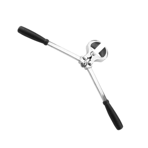 Castrateur sans sang d'instrument vétérinaire de haute qualité pour le taureau et les grands animaux en acier avec manche en bois - Product Image 2