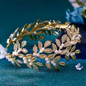 Bridella BHP353 Bandeau en cristal Perle dorée et alliage avec un design floral élégant Ajustement confortable pour les mariages, les bals de fin d'année, les événements formels - Product Image 2