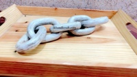 Mesa de Centro de Madera Rústica Moderna Personalizada con Cadena de 5 Eslabones, Estante de Entrada con Nudos Tallados a Mano, Estilo Rústico de Alta Calidad