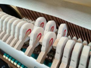 Piano Acústico Vertical KAWAI KU3D de Grado Profesional Japonés con Estilo Mecánico, 88 Teclas KU 1 KU2 KU3 - Product Image 6