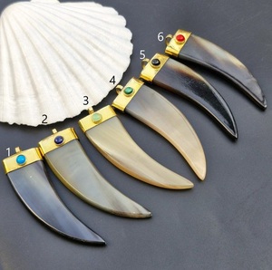 Pendentif élégant en corne de buffle fait à la main, artisanat écologique DIY avec thème amour, fabriqué en Inde - Product Image 4