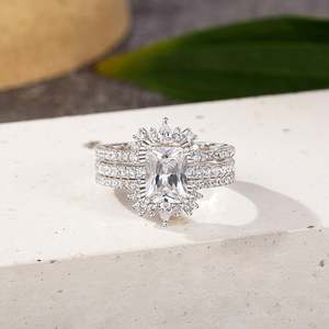 Ensemble de 2 bagues de mariage Jeulia Radiant Irregular Halo en argent sterling avec diamants - Product Image 5