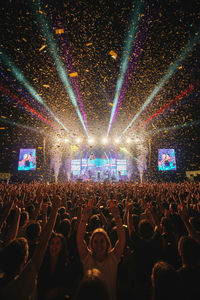 Novedad: Cañón de Confeti Dorado Metálico, ideal para bodas, cumpleaños, Año Nuevo, Navidad y fiestas. Venta al por mayor, España. - Product Image 4