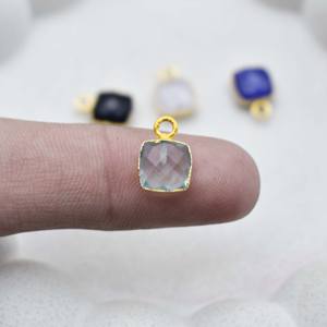 Pendentif carré en quartz aquamarine de 8x8 mm, facetté, plaqué or, charme en pierre précieuse pour la fabrication de bijoux DIY - Product Image 3