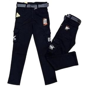 Jeans de pierna recta negros con parches pequeños sutiles Ajuste clásico para ropa informal para hombres - Product Image 1