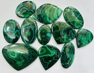 Colgante de cabujón de malaquita Natural de alta calidad, piedra suelta personalizada para diseños de joyería creativa, fabricación de joyas de alta calidad - Product Image 1