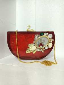 กระเป๋าคลัทช์เรซิ่นทำมือสไตล์สัตว์ สีแดง ประดับหินสีทอง สัมผัสเหมือนจริง งานแฮนด์เมดจากอินเดีย สำหรับผู้หญิง - Product Image 5