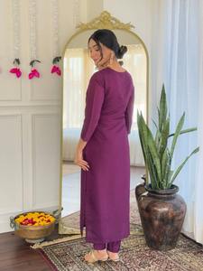 Ensemble Kurti élégant et moderne en viscose Chanderi brodée, séchage rapide, pour femmes, comprenant un bas et un dupatta, vente en gros, fêtes, style indien - Product Image 5