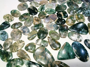 Vente en gros lot de cabochon en agate mousse naturelle de haute qualité pierre précieuse verte pour la fabrication de bijoux de différentes tailles de formes ovales polies - Product Image 5