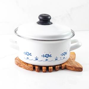 Almohadilla decorativa de salvamanteles resistente al calor rústica de madera de olivo con forma irregular de estilo mediterráneo clásico hecha a mano - Product Image 4