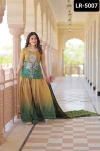 Nouveau costume Heavy Salwar Kameez de créateur avec Tebby Silk avec Rich Zari et paillettes brodées travail Dupatta Chinnon Print Sharara - Product Image 6