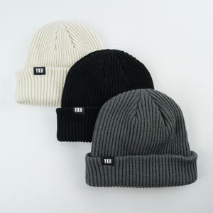 Gorro de punto Jacquard al por mayor, bajo MOQ, diseño clásico con logotipo personalizado bordado y etiqueta de tela característica común - Product Image 3