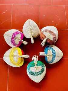 Ventilador de mano de bambú de alta calidad, ventilador de mano de hoja de palma, decoración de pared Vintage para el hogar, de Material Flexible - Product Image 5