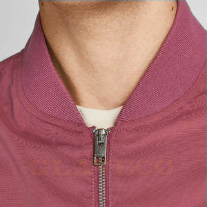 Chaqueta Bomber de PU de alta calidad para hombre con capucha de cuello levantado logotipo personalizado ropa de calle de invierno nuevo diseño tela ligera a prueba de viento - Product Image 5