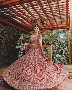 Bordado pesado con cuentas de cristal y trabajo Dabka en vestido de seda Lehenga Choli para mujer - Product Image 1