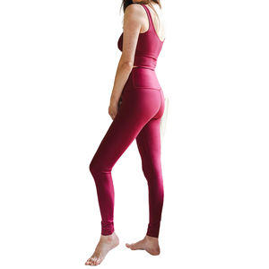 Conjunto de Yoga Cómodo de 2 Piezas para Mujer, Tallas Grandes, Ropa Deportiva con Logotipo Personalizado, Diseño Sólido para Fitness - Product Image 3