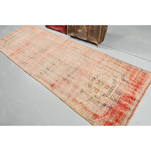 Tapis turc vintage, tapis de 3,2 x 9,6 pieds, tapis en laine rouge à imprimé animal - Product Image 4