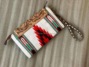 Pochette en cuir usiné aztèque de haute qualité faite à la main portefeuille à fermeture éclair pour femmes - Product Image 4