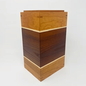 Nueva llegada urna de madera hecha a mano de madera de cerezo de Vietnam al por mayor urna funeraria de cremación para adultos - Product Image 1