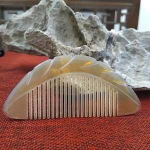 Peigne à cheveux en corne de buffle de couleur crème, écologique, fait à la main, à dents larges, finition lisse, antistatique, logo personnalisé, toilettage - Product Image 2
