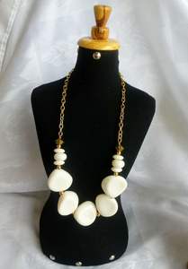 Collier de perles de résine boule style été Chaîne de corde inspirée de la plage - Product Image 2