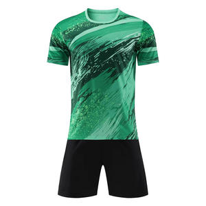 Tenue de football OEM de qualité professionnelle, ensemble maillot et short avec nom personnalisé, personnalisation de la marque, tissu respirant pour les équipes - Product Image 5