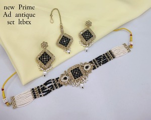 Conjunto de Collar de Piedras Negras Chapadas en Oro Antiguo Tradicional de Primera Calidad con Pendientes y Maang Tikka, Joyería Nupcial India - Product Image 1