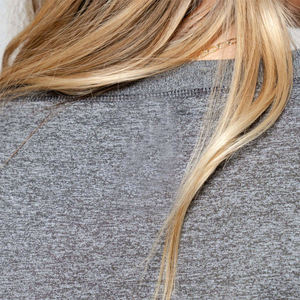 Sweat-shirt gris à col rond pour femme avec mini-jupe marine, tenue décontractée en deux pièces pour tous les jours - Product Image 5