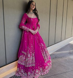 Lahenga Dupatta longue en georgette pure, style vintage floral, ample et naturel, pour l'été, avec manches longues et broderies de sequins - Product Image 2