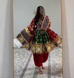 Robe de mariée afghane Kuchi pour femmes, style modeste, longueur genoux, dentelle à volants, broderie florale vintage de haute qualité, franges - Product Image 2